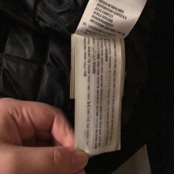 Extra warm coat help you get through the winter - Picture 6 of 7